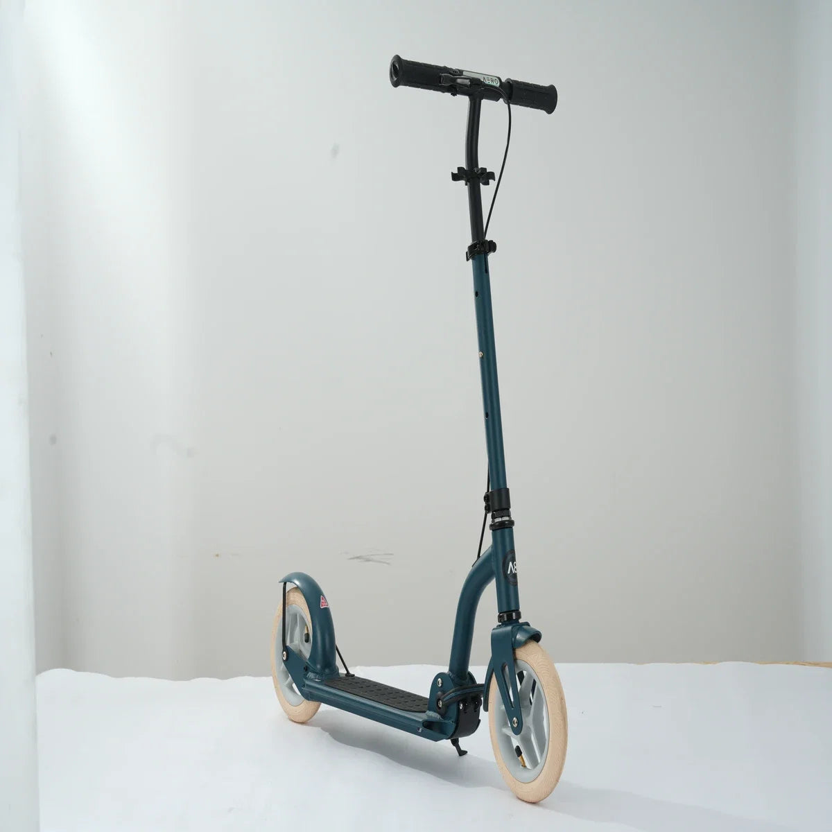 Aero Air Scooter with Pneumatic tires A8-Emerald