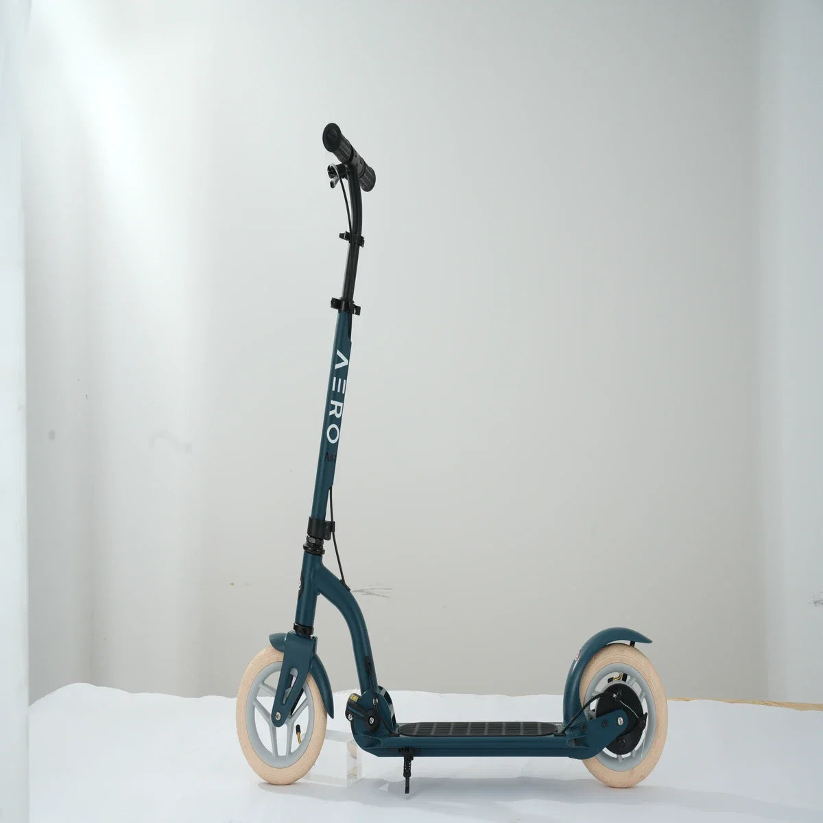 Aero Air Scooter with Pneumatic tires A8-Emerald