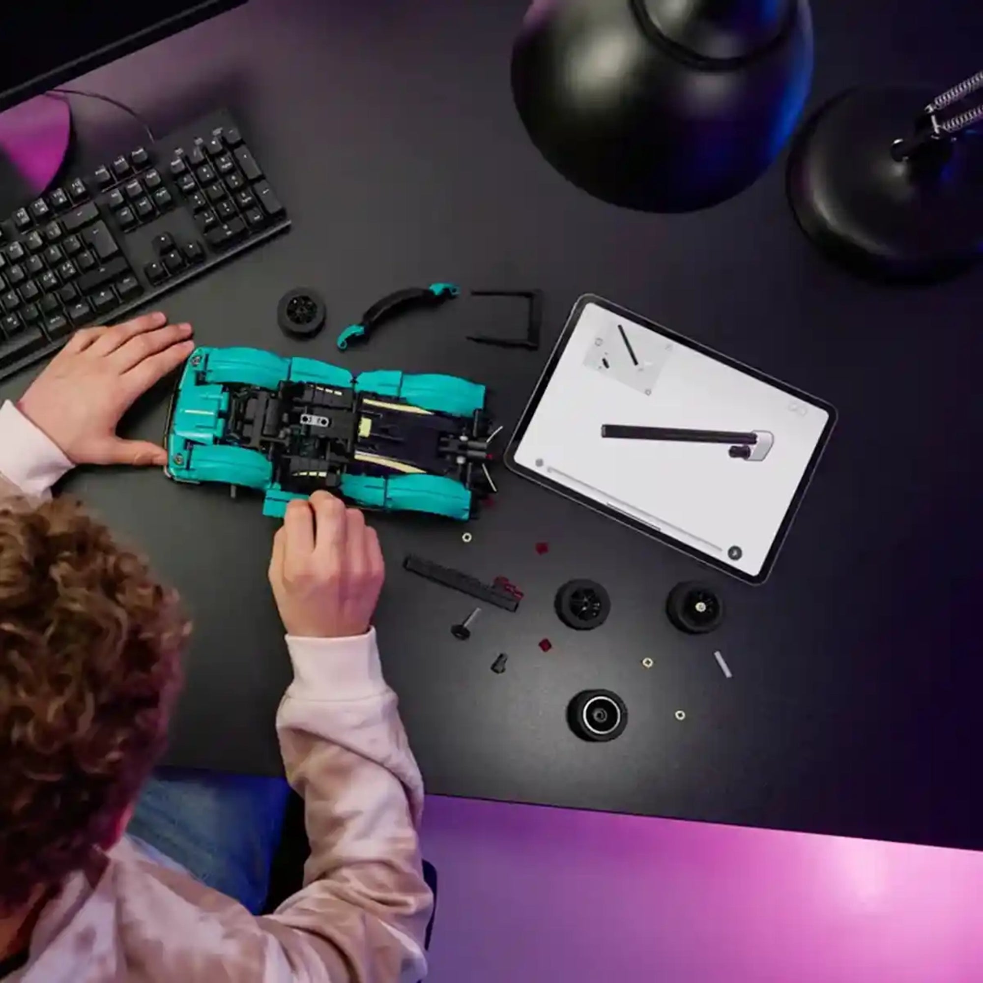 Lego Technic  Aston Martin Valkyrie V29 42208