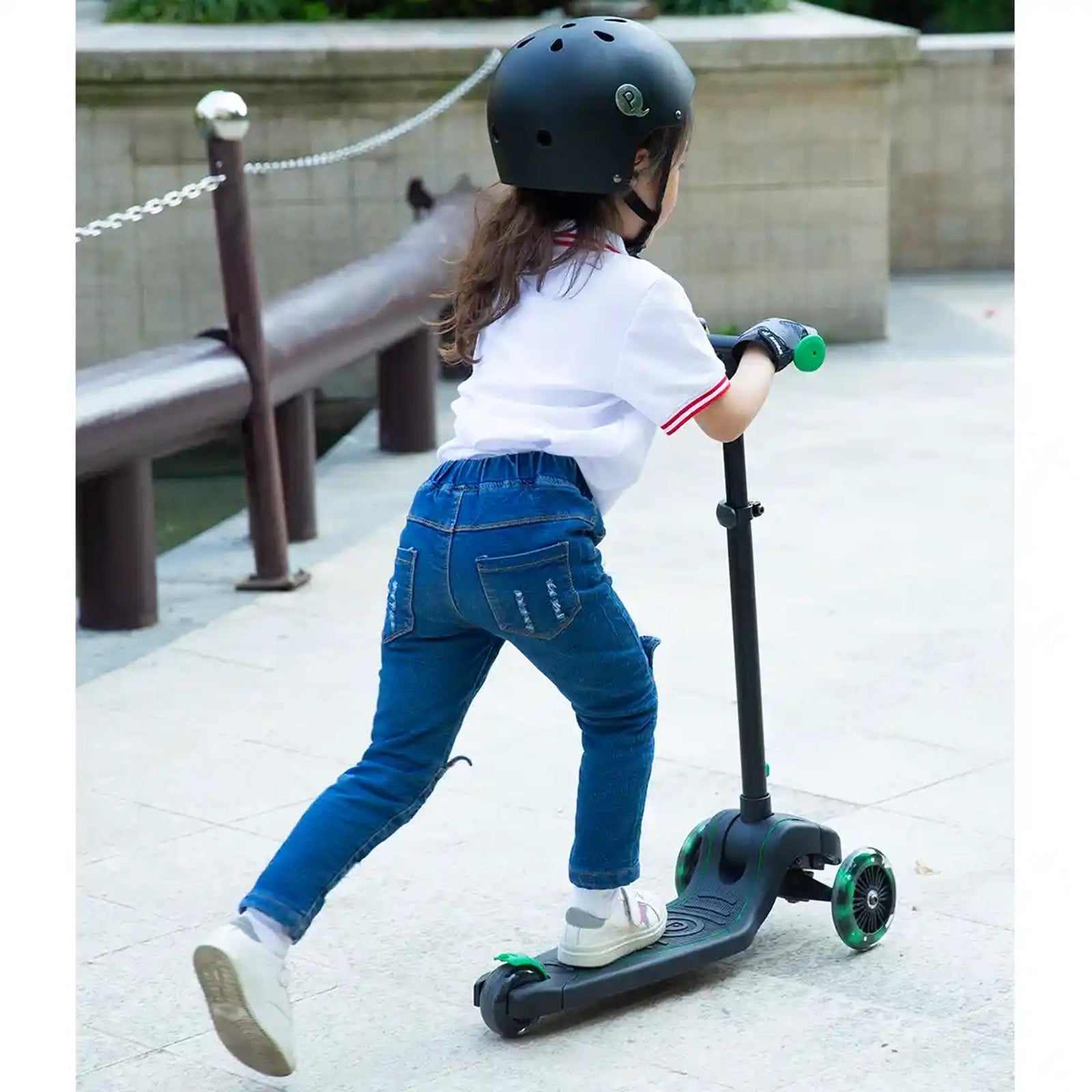 QPLAY FUTURE LED SCOOTER GREEN