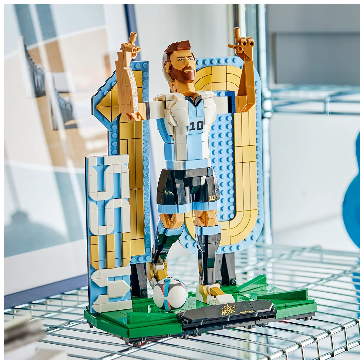 LEGO FIFA   EDITIONS SPORTS Lionel Messi – Soccer Legend Set V29 - 43015