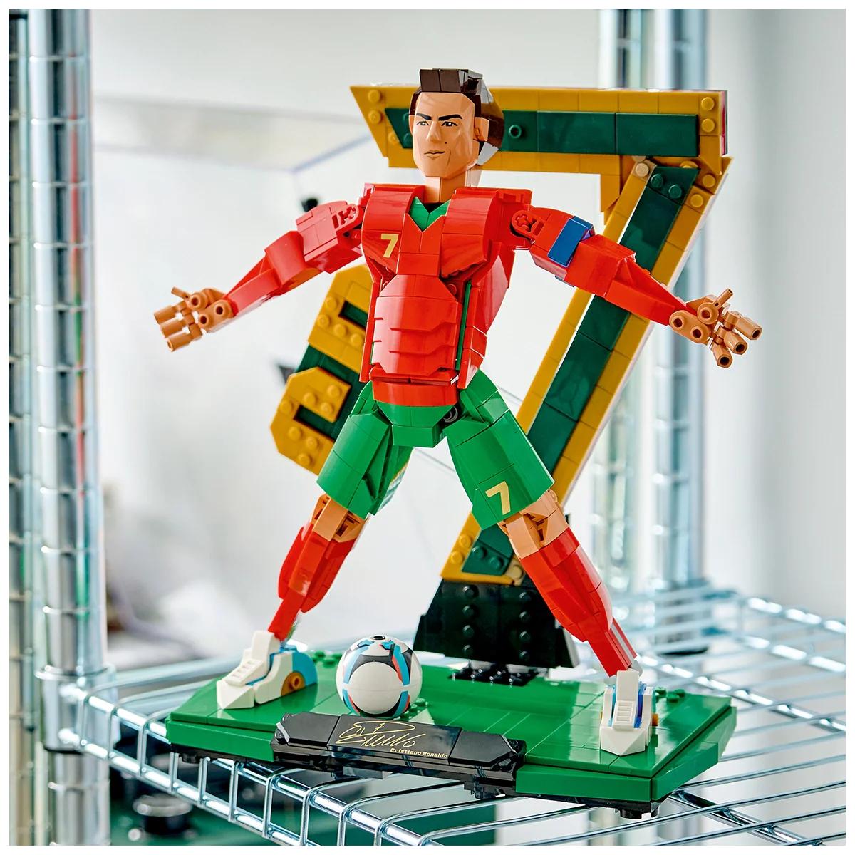 LEGO FIFA  EDITIONS SPORTS Cristiano Ronaldo – Soccer Legend Set V29 - 43016