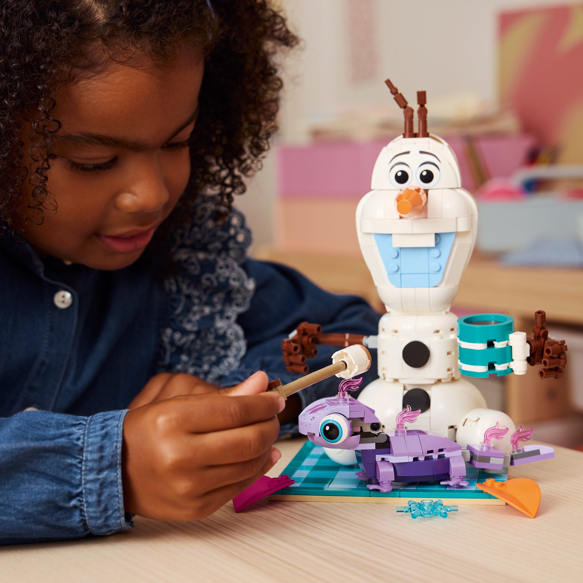 LEGO Disney Princess 43287 Olaf and Bruni's Picnic Fun