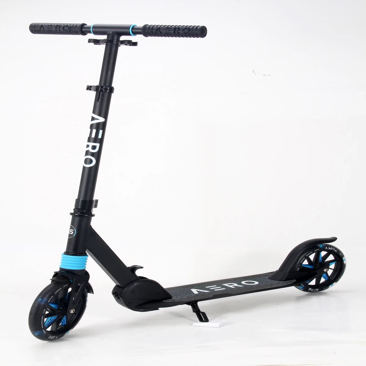 Aero Scooter with big light up wheels A5-Black