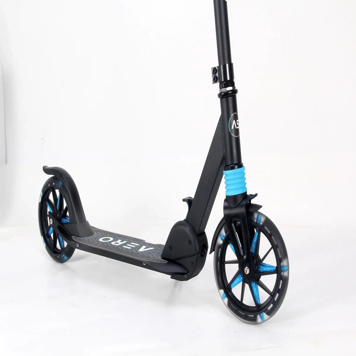 Aero Scooter with big light up wheels A5-Black