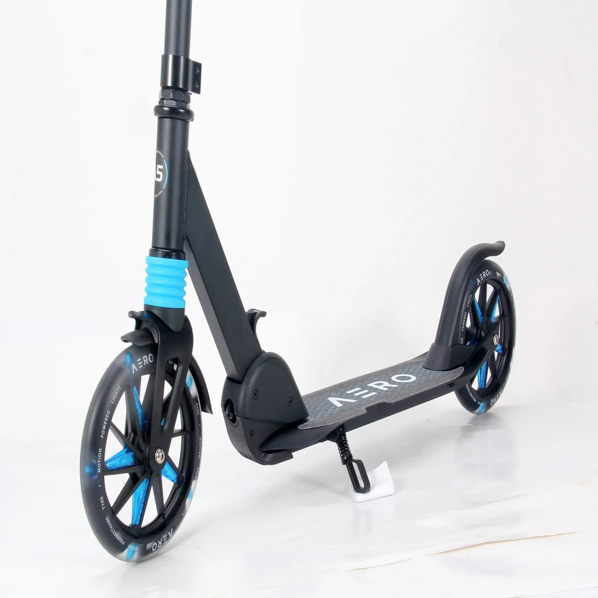 Aero Scooter with big light up wheels A5-Black